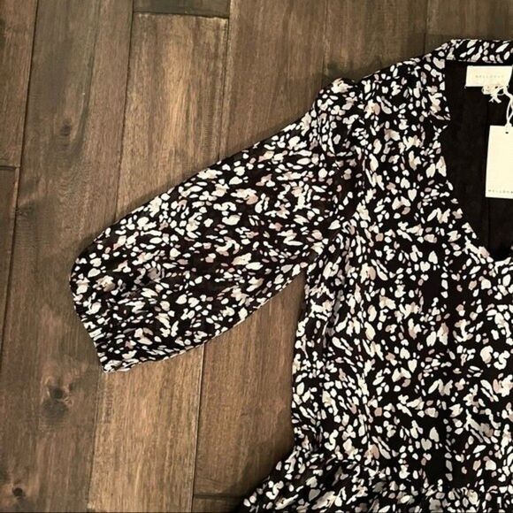 MELLODAY Flowy Ruffle Bottom Blouse Small NWT - Picture 3 of 6